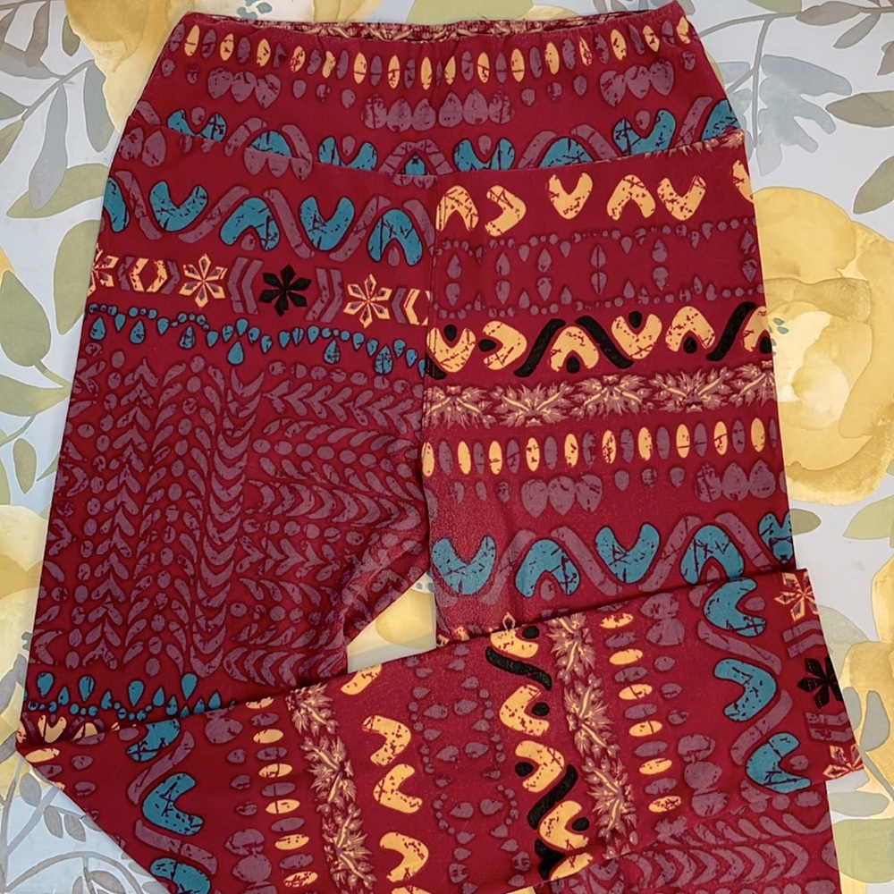 🔥 SALE LULAROE Maroon Red Aztec Print Leggings | One Size